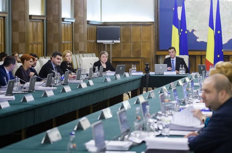 Government repeals controversial ordinance but protests continue in Romania