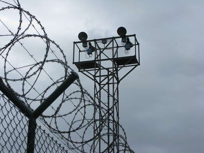 Who does Romania's Ministry of Justice plan to pardon?