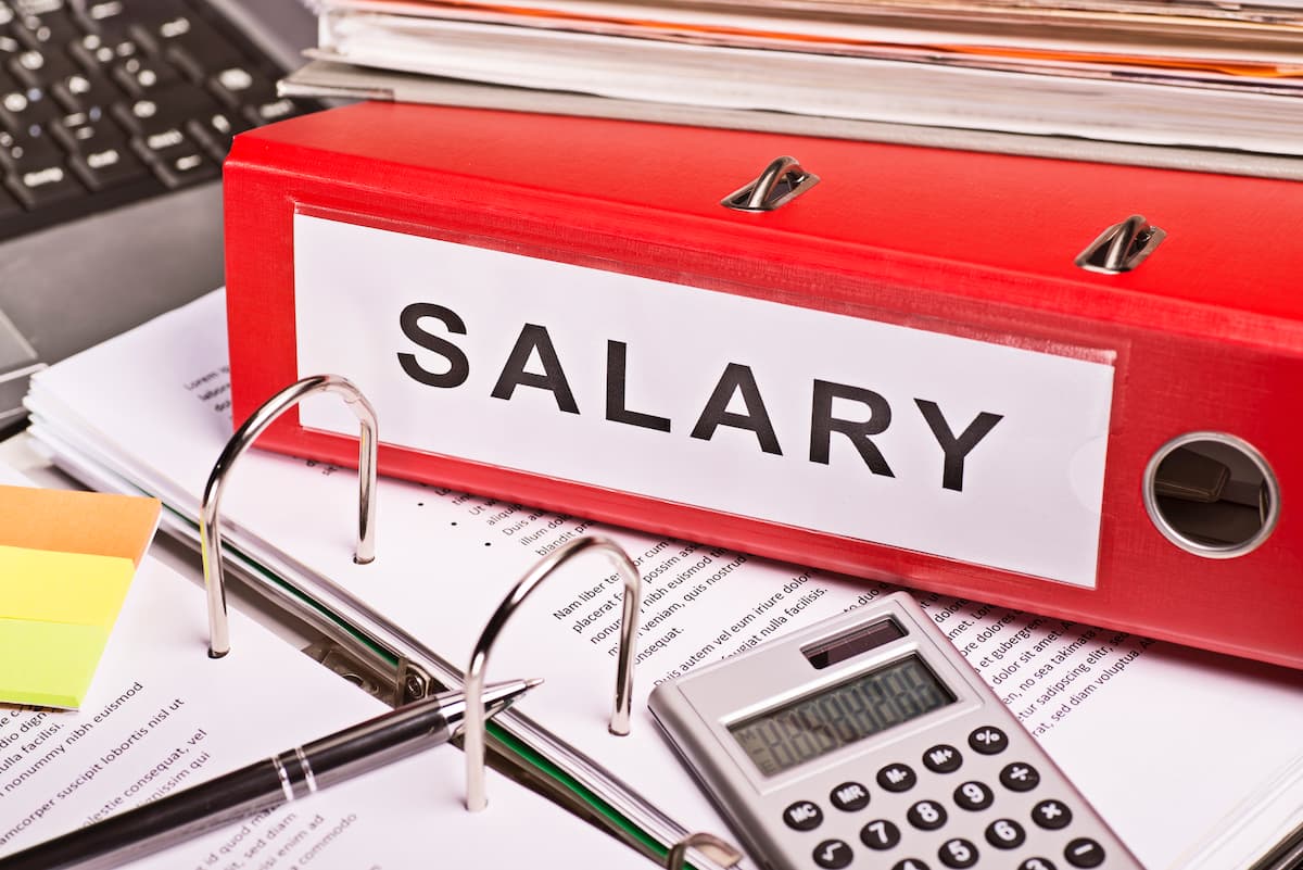 IT tops sectors in Romania with highest salaries despite layoffs