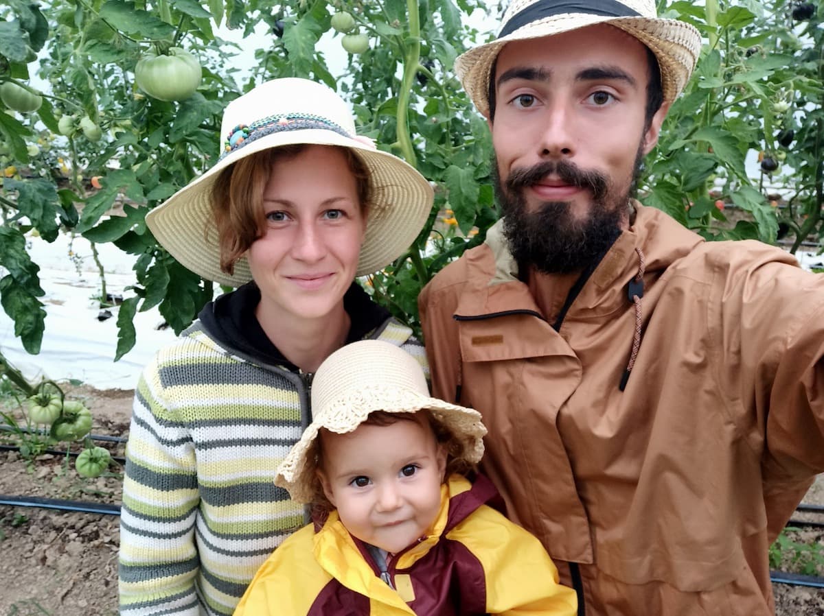 Two young Romanians leave the big city to pursue their dream of becoming organic farmers in a small village