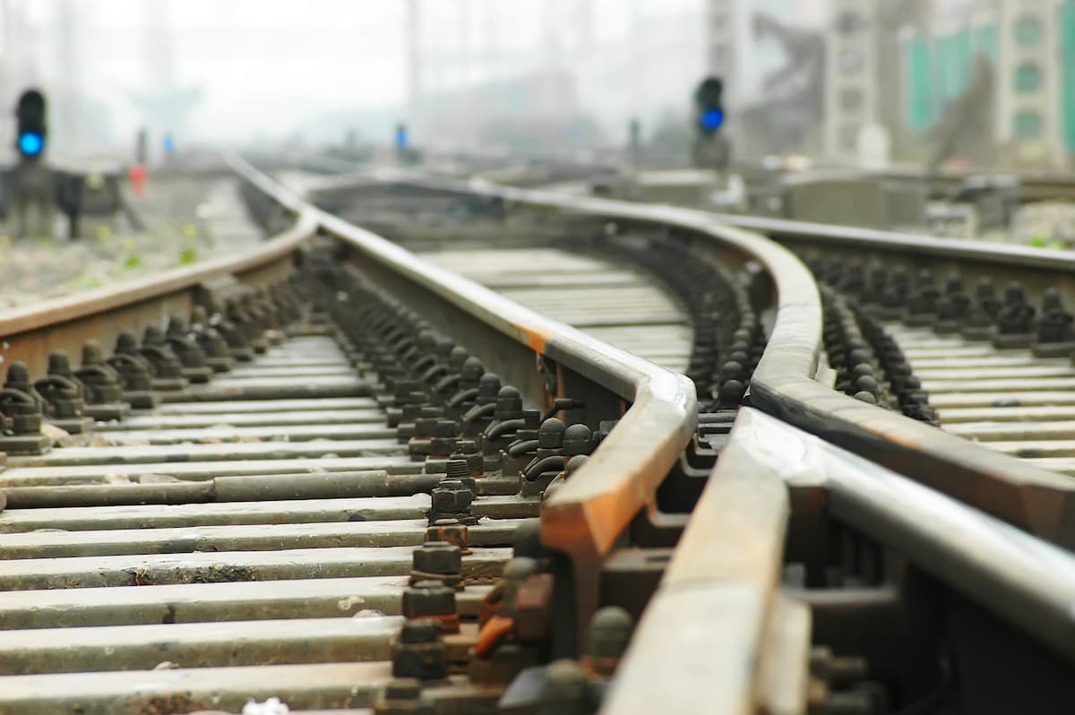 Western Romania: Railway traffic temporarily halted after “electrical installations” discovered on tracks