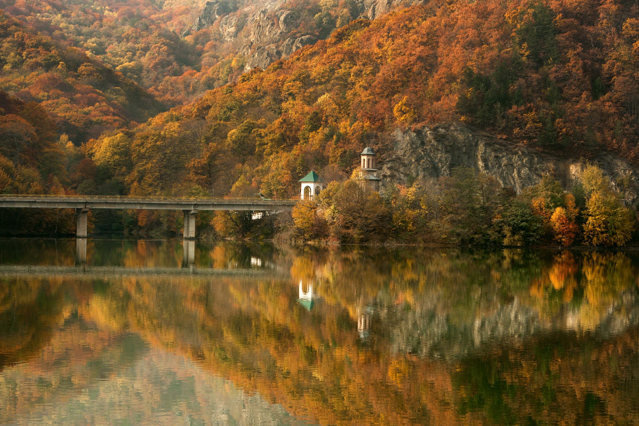 Romania Photo of the Day by Dreamstime: Olt Valley in autumn colors
