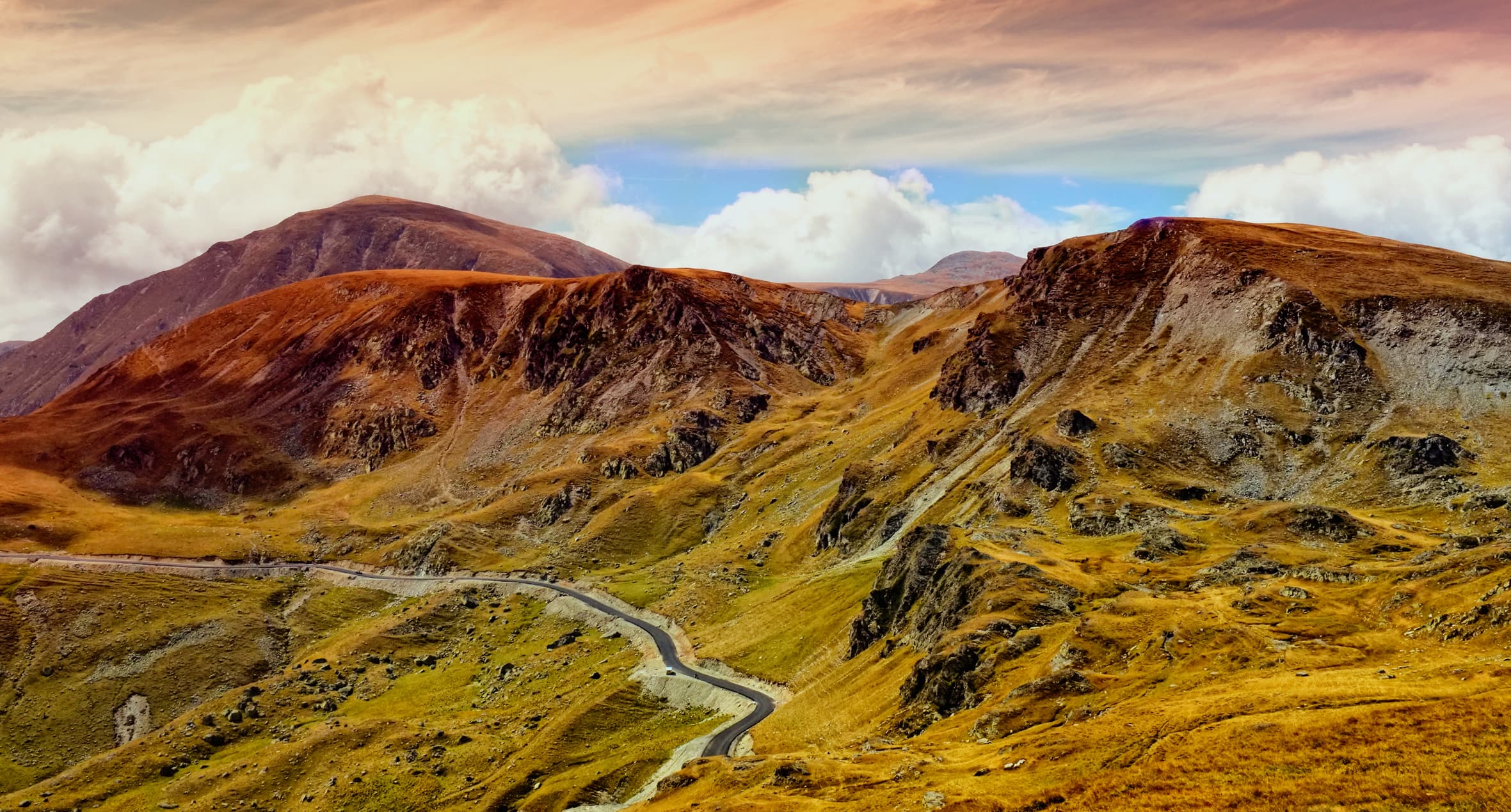 Romania Photo of the Day by Dreamstime: Transalpina Road in autumn colors