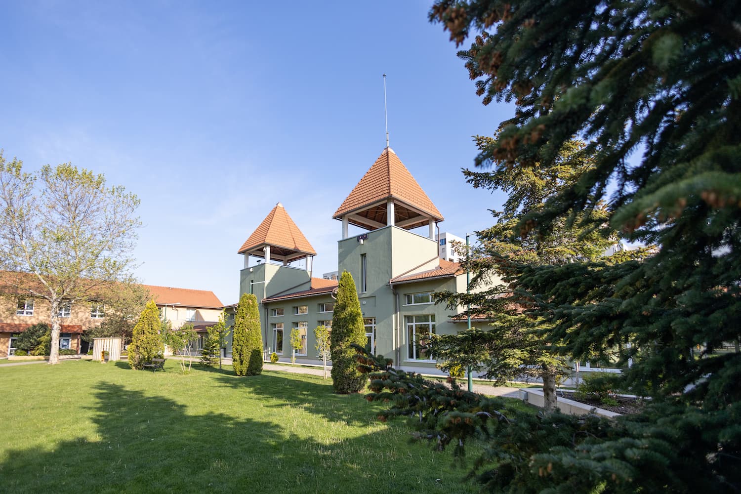 The American International School of Bucharest launches the scholarship competition for 2023 - 2024
