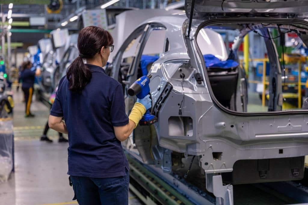 Romanian automobile factories Ford and Dacia to resume production