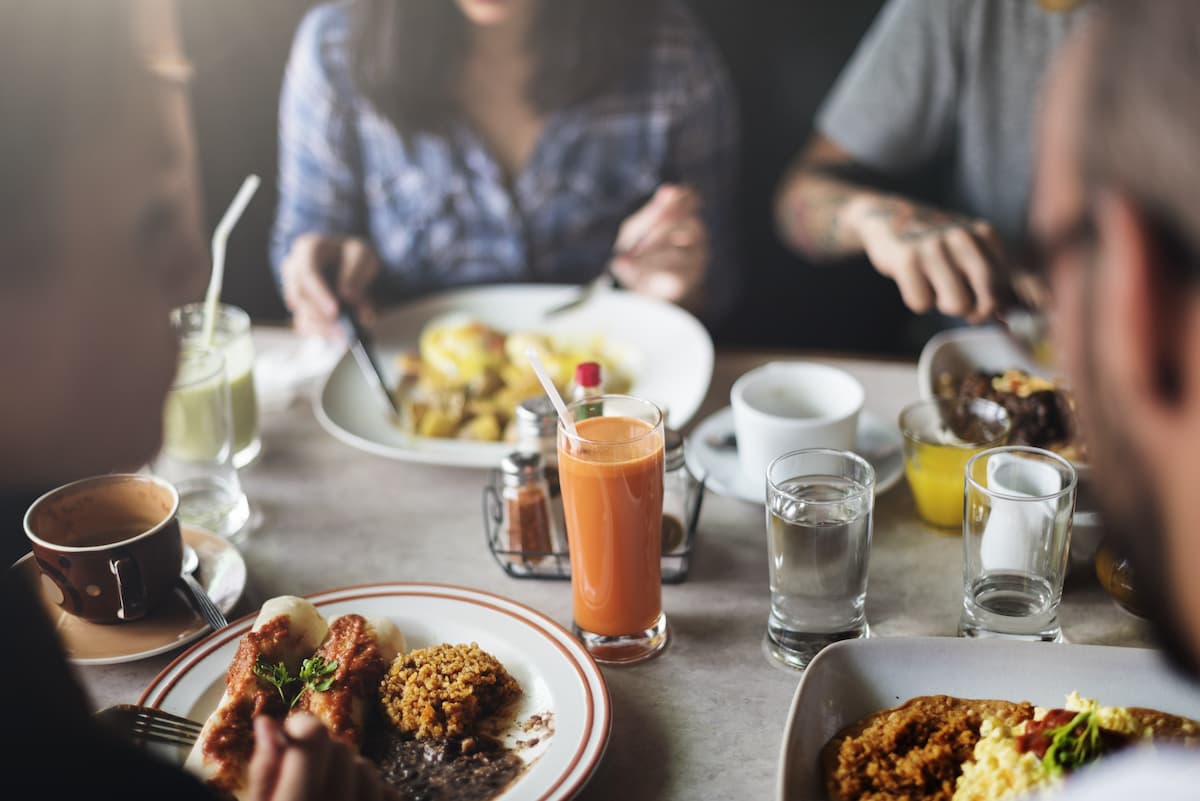 New study reveals how long Romanians need to work to afford a daily menu