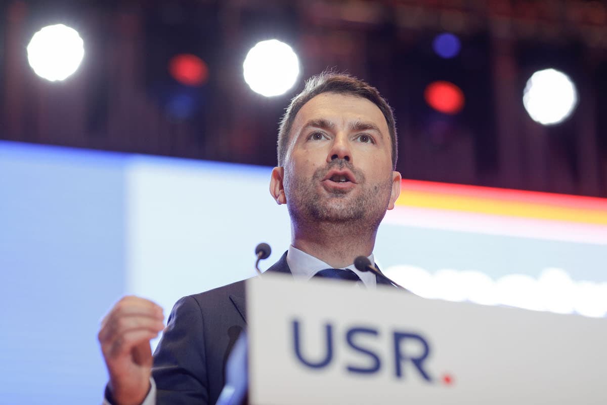 Romania’s opposition party USR says investigation into COVID vaccine procurement is “politically convenient”