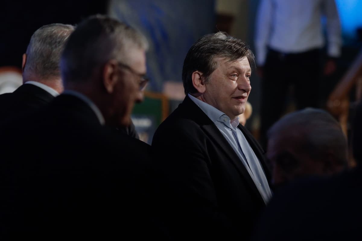 Romanian ruling coalition's presidential candidate steps back