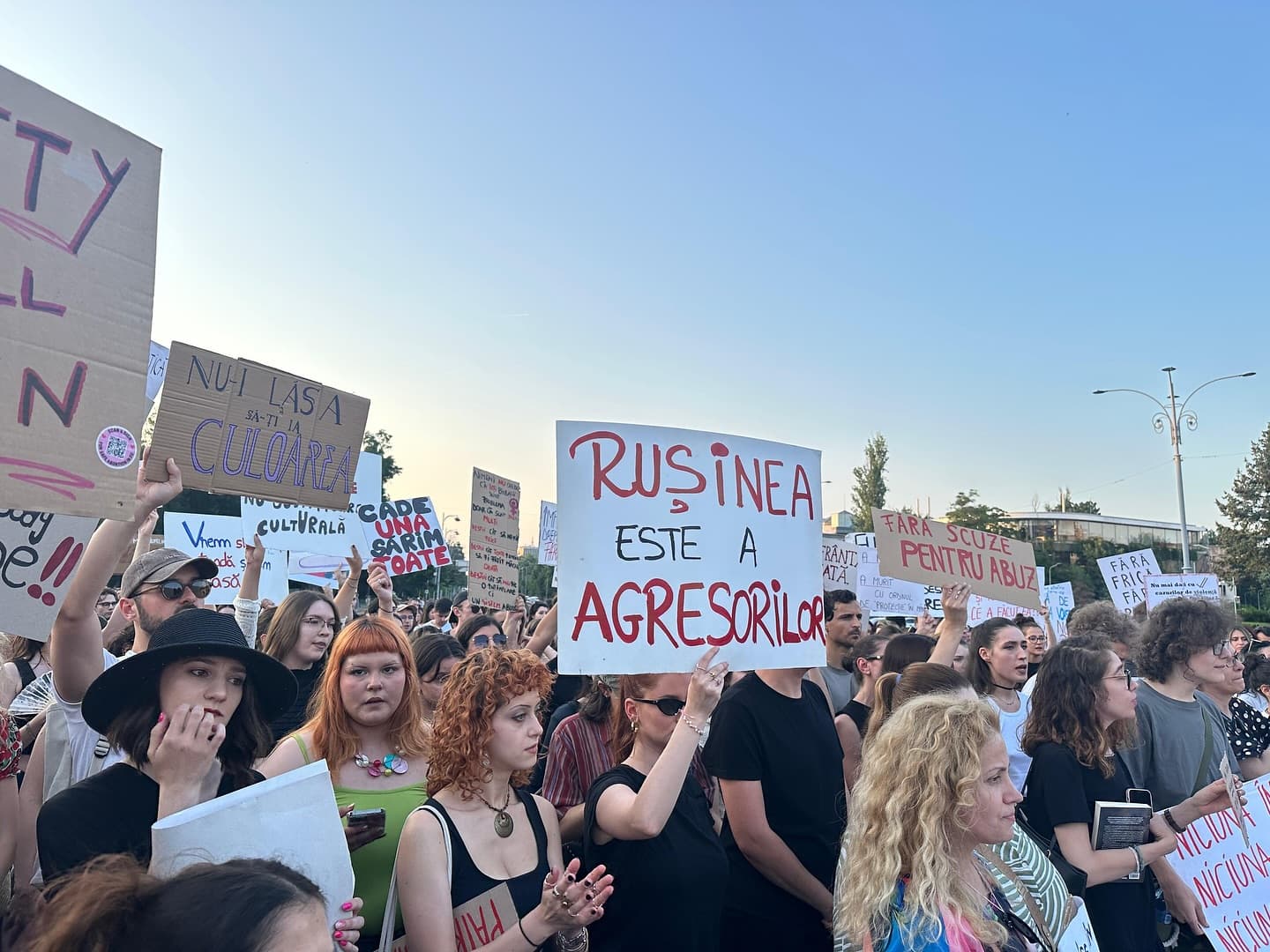 Hundreds of people protest killing of women in Romania