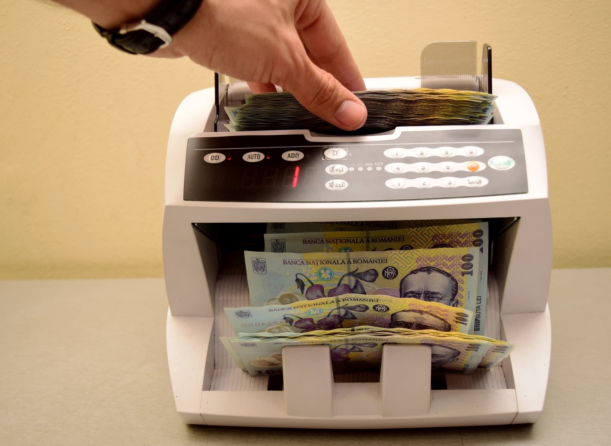 Employees in Romania surrender 41.5% of gross salary to state, highest tax burden in EU
