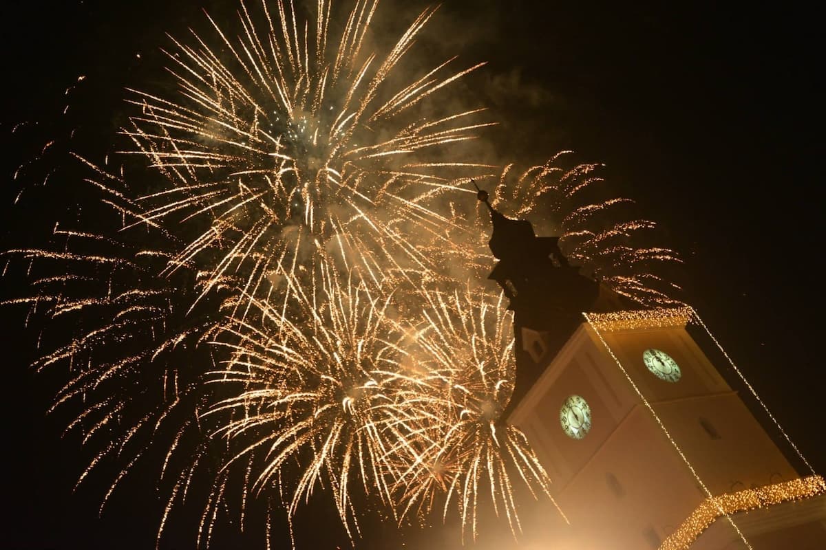 Brașov replaces New Year’s fireworks with laser show to protect animals
