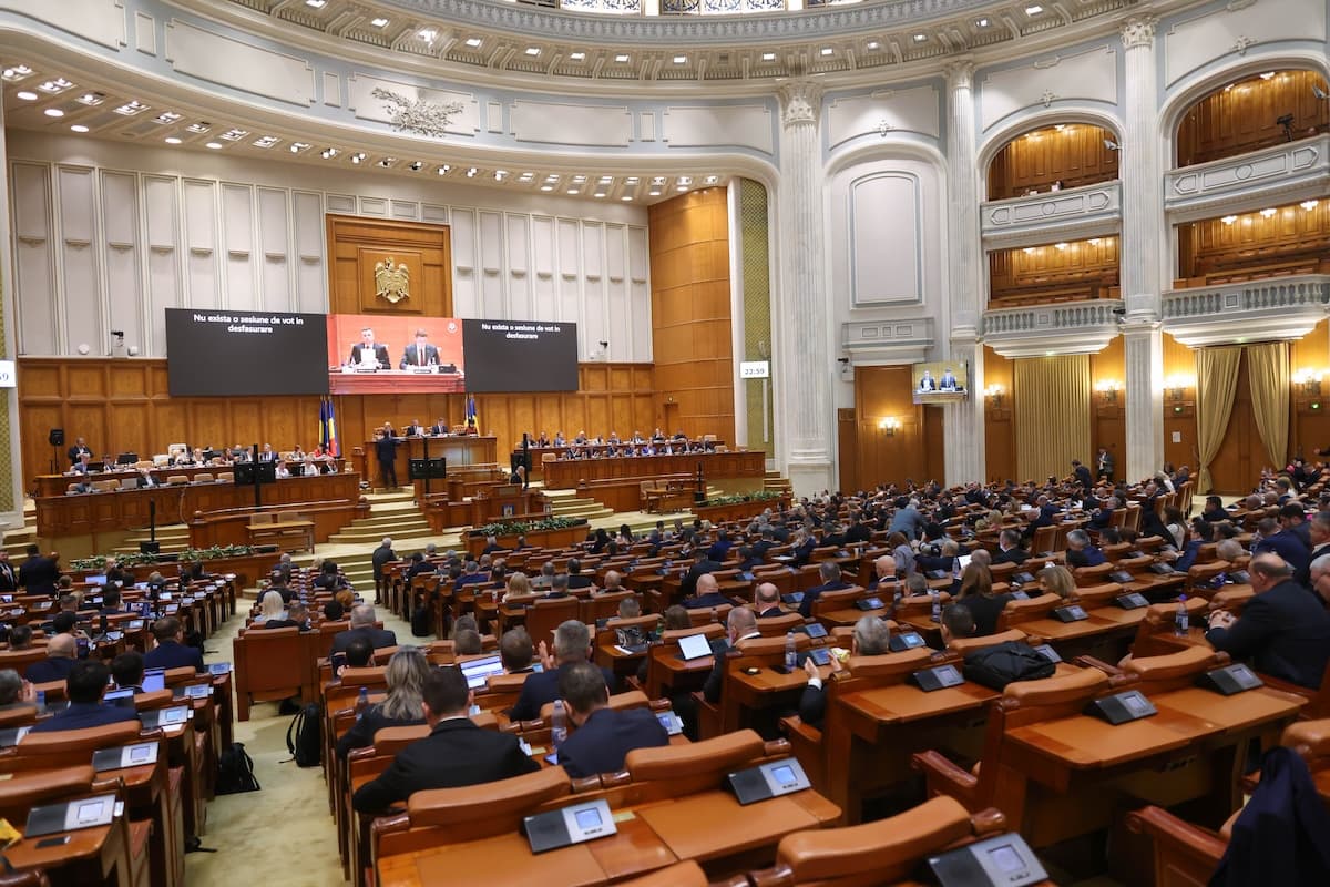 Romanian Parliament begins new session with government vote among key priorities