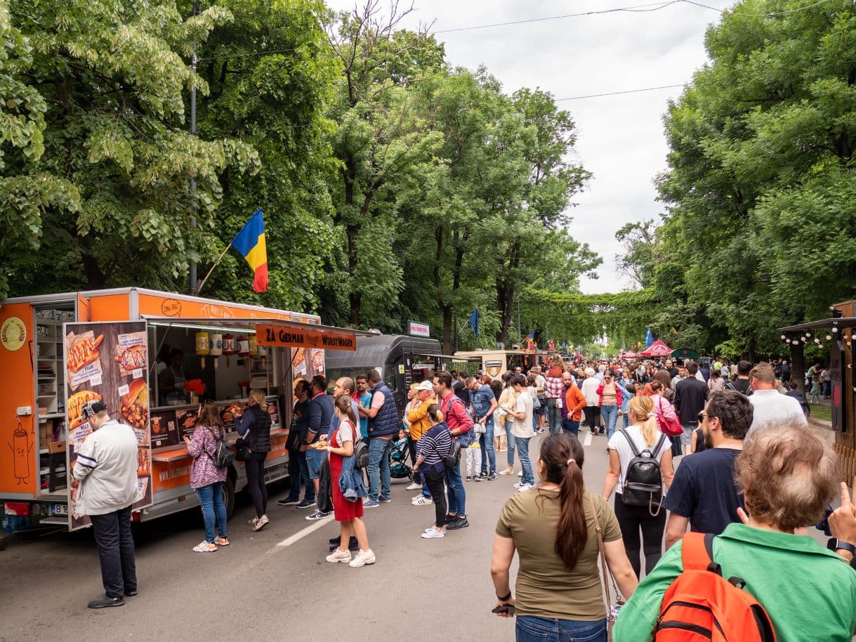 Weekend calendar: Bucharest Half Marathon, Bucharest Street Food Festival, Village Museum Days