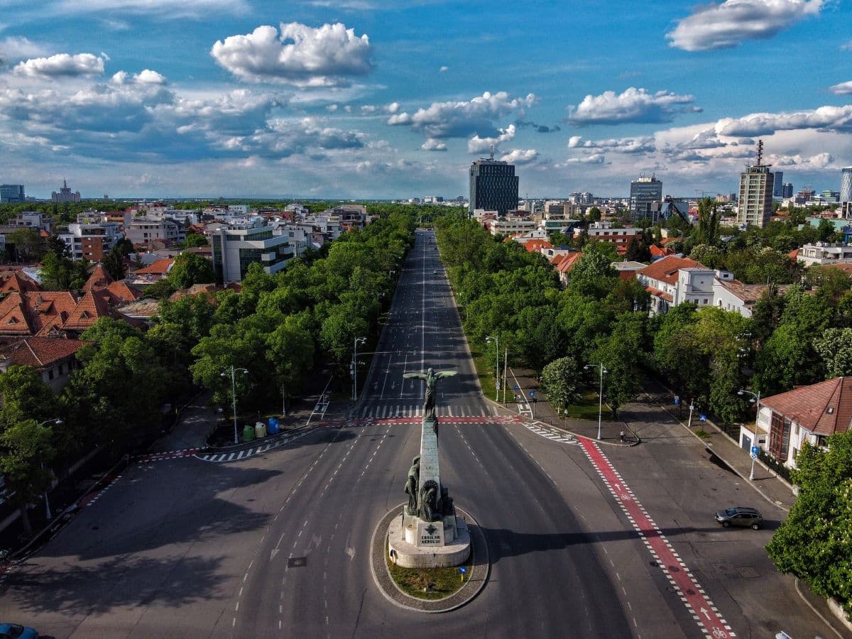 Weekend calendar: Romanian Aviation Day, Bucharest Town Charity Run, Electric Castle, Ceau, Cinema!