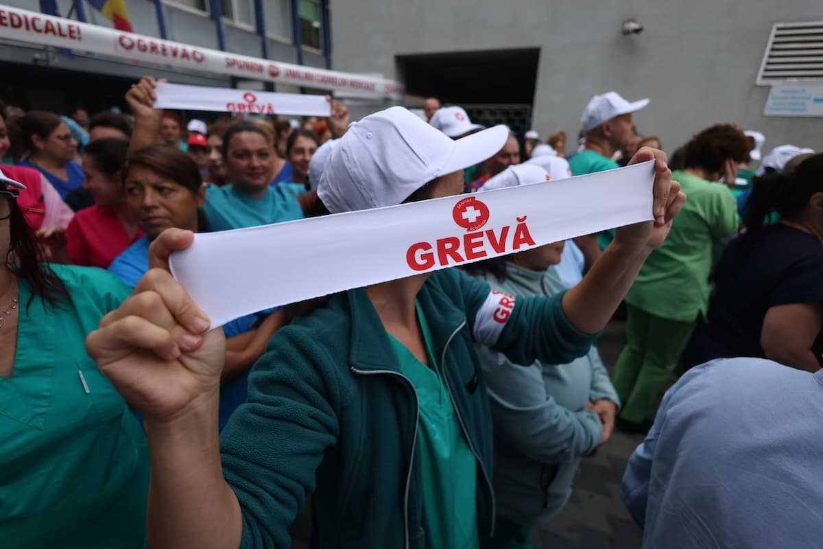 Healthcare workers begin nationwide strike over pay reform in Romania