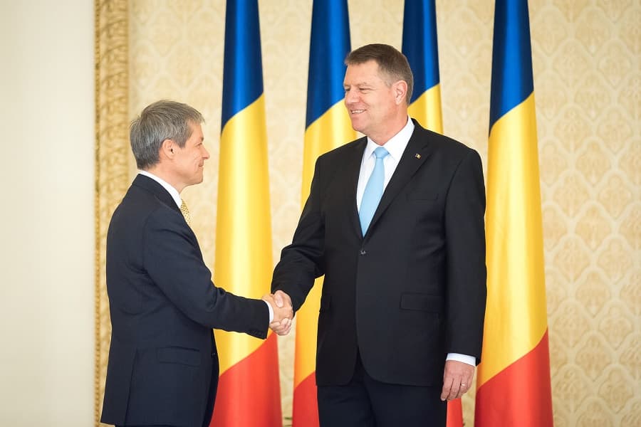 Romania’s President asks independent PM to get politically involved to continue after the elections