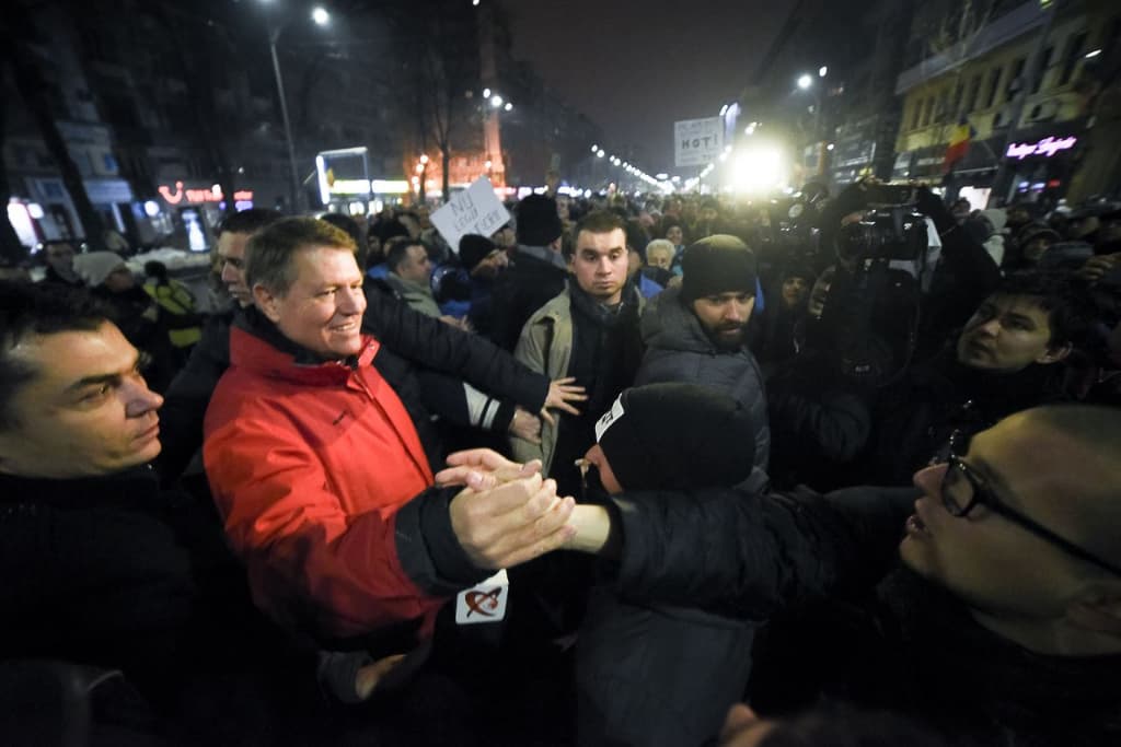 Romania’s President joins 20,000 people who protest in Bucharest against Govt.’s changes to criminal law
