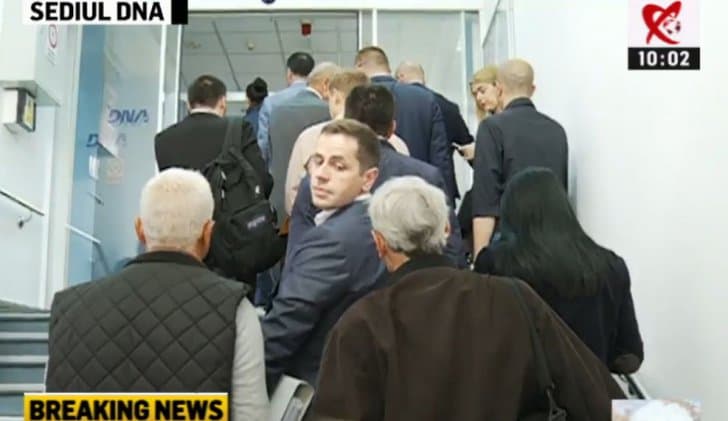 Photo of the day in Romania: Waiting line for hearings at the National Anticorruption Directorate