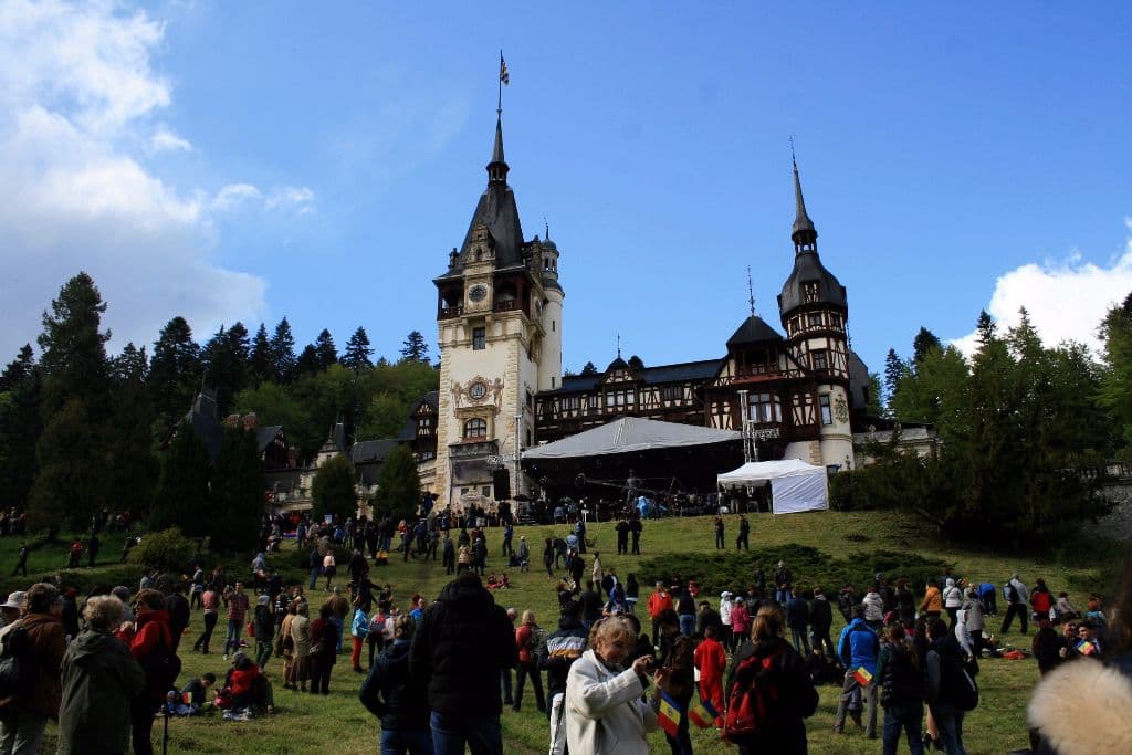 Thousands of Romanians join the Royal Family for the King’s Day celebration at the Peles Castle
