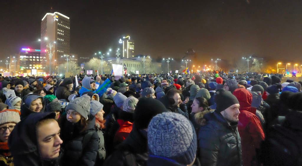 Thousands rally in Bucharest, other Romanian cities for night protests against changes to criminal law